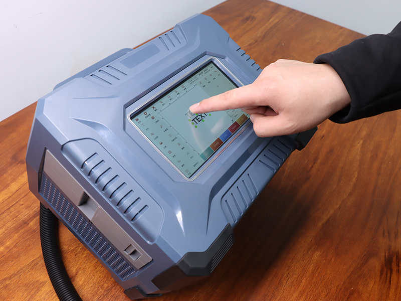 電池供電的便攜式手持光纖激光雕刻機