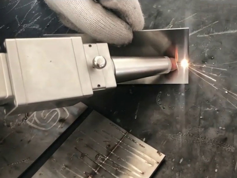 如何使用手持式激光焊接機? 如何使用手持式激光焊接機?