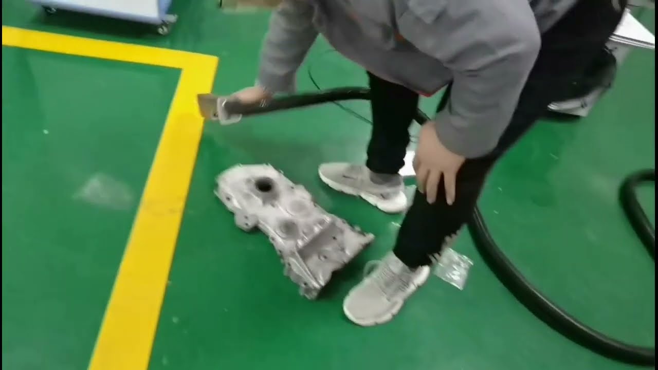 精密激光清洗機:工業清洗領域的顛覆者 精密激光清洗機:工業清洗領域的顛覆者